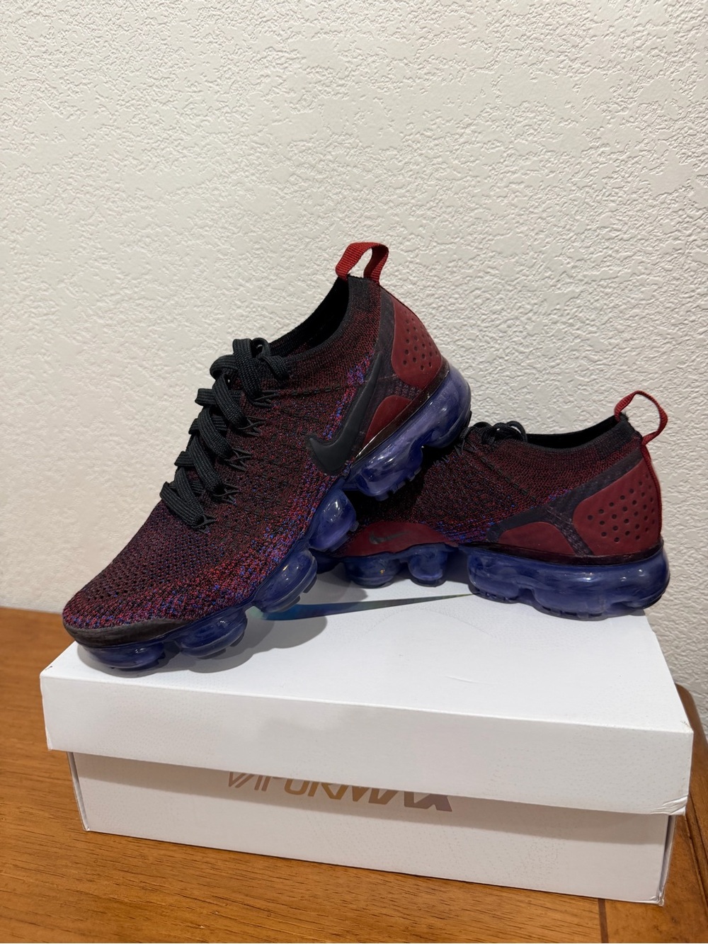 Nike Vapormax Flyknit 2 (942843-006) women’s size 7